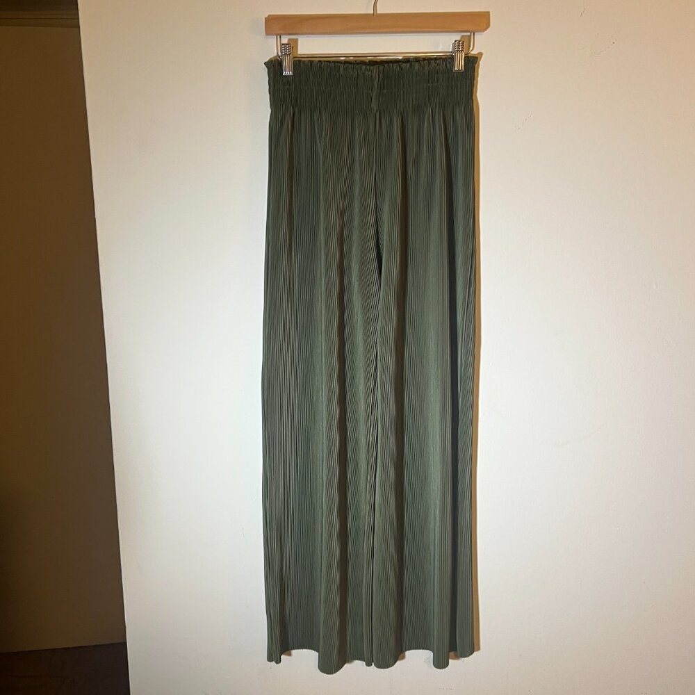 Undiz Pants & Top Outfit, Women’s Size Medium, Olive Green - Picture 2 of 4